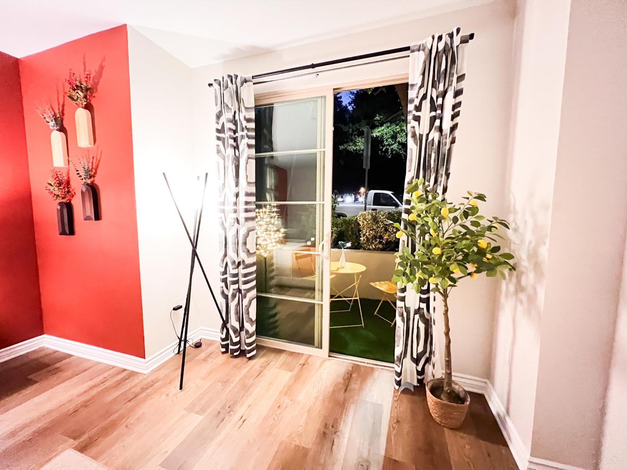Apartamento Beautiful 2 Bd 3 Beds In Heart Of Encino 105