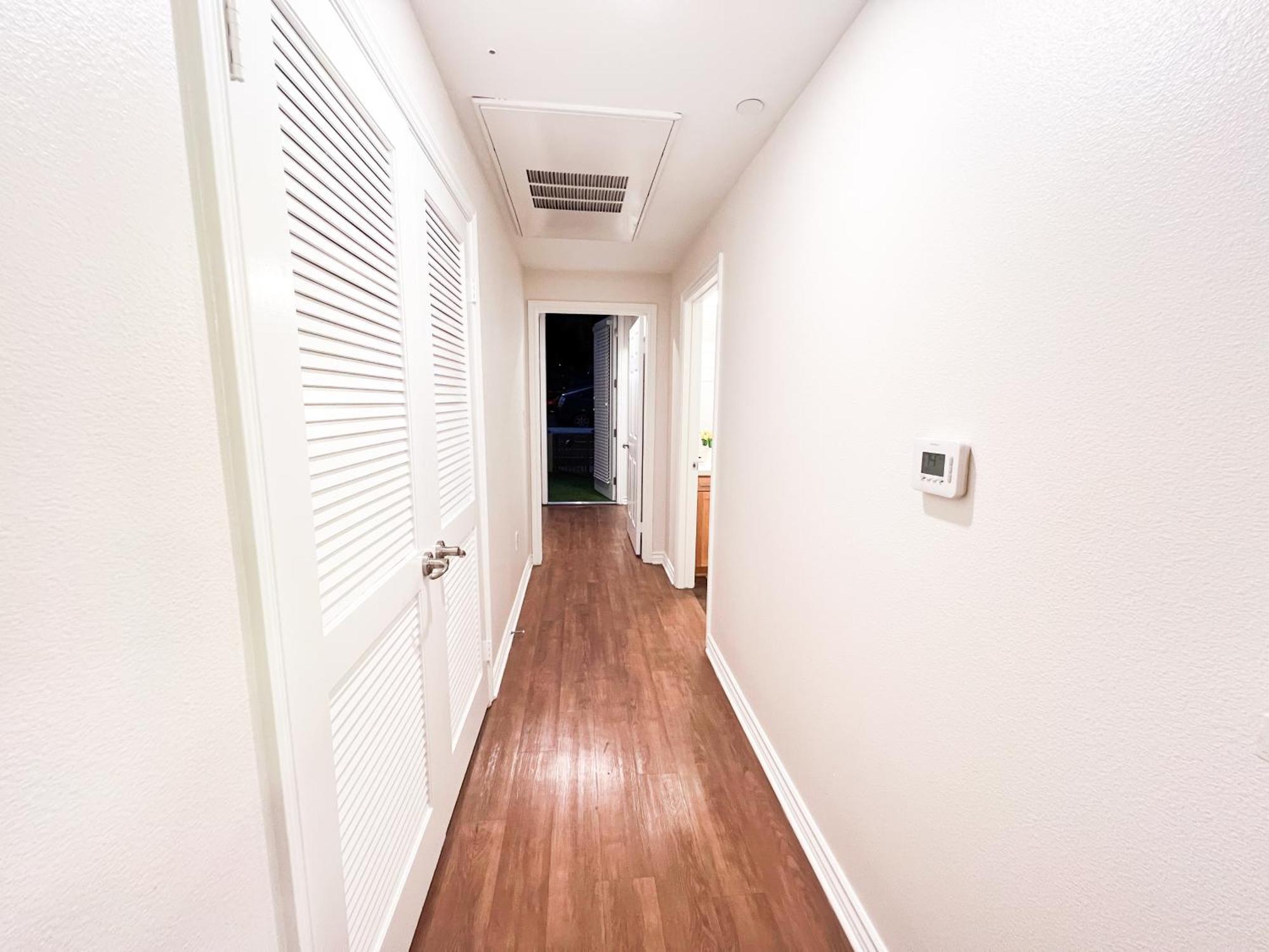 Beautiful 2 Bd 3 Beds In Heart Of Encino 105
