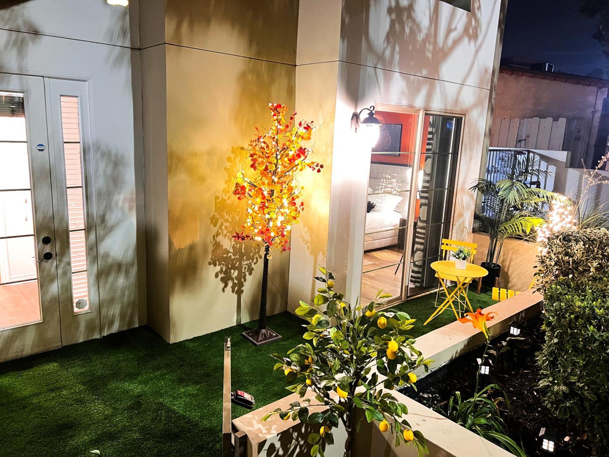 Beautiful 2 Bd 3 Beds In Heart Of Encino 105