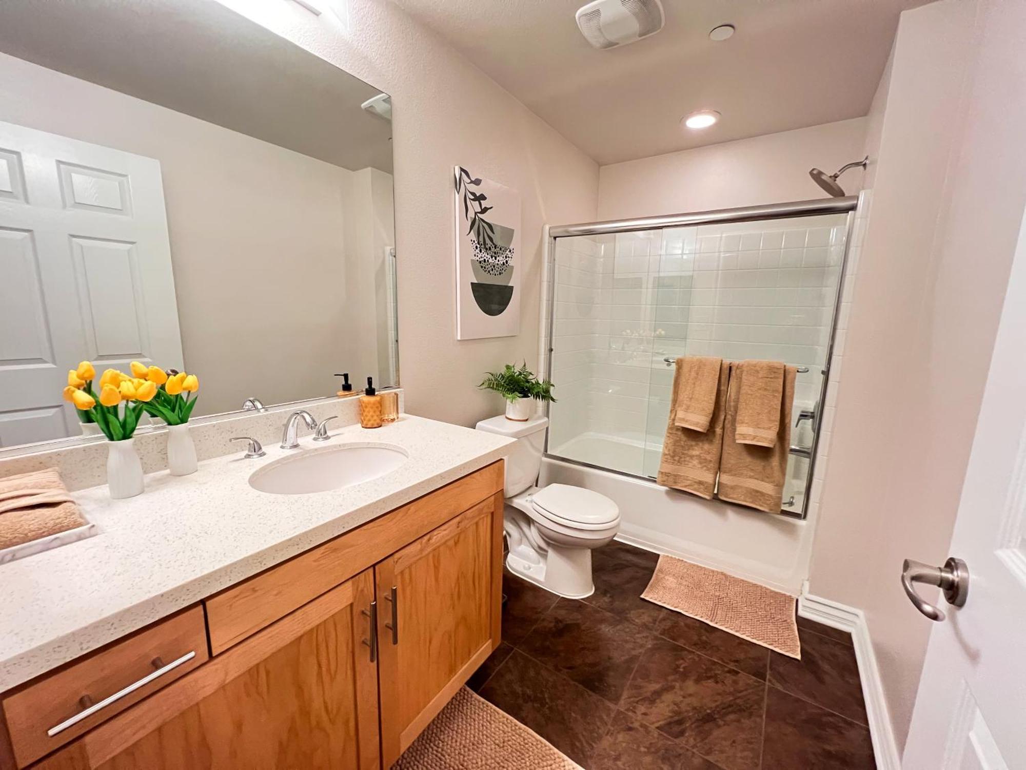 Beautiful 2 Bd 3 Beds In Heart Of Encino 105 Apartment Los Angeles